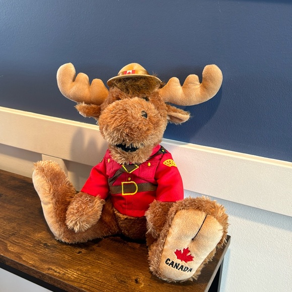 RCMP Other - Canadian Mounted Police Canada RCMP Souvenir Moose Soft Toy Sergeant Bullmoose